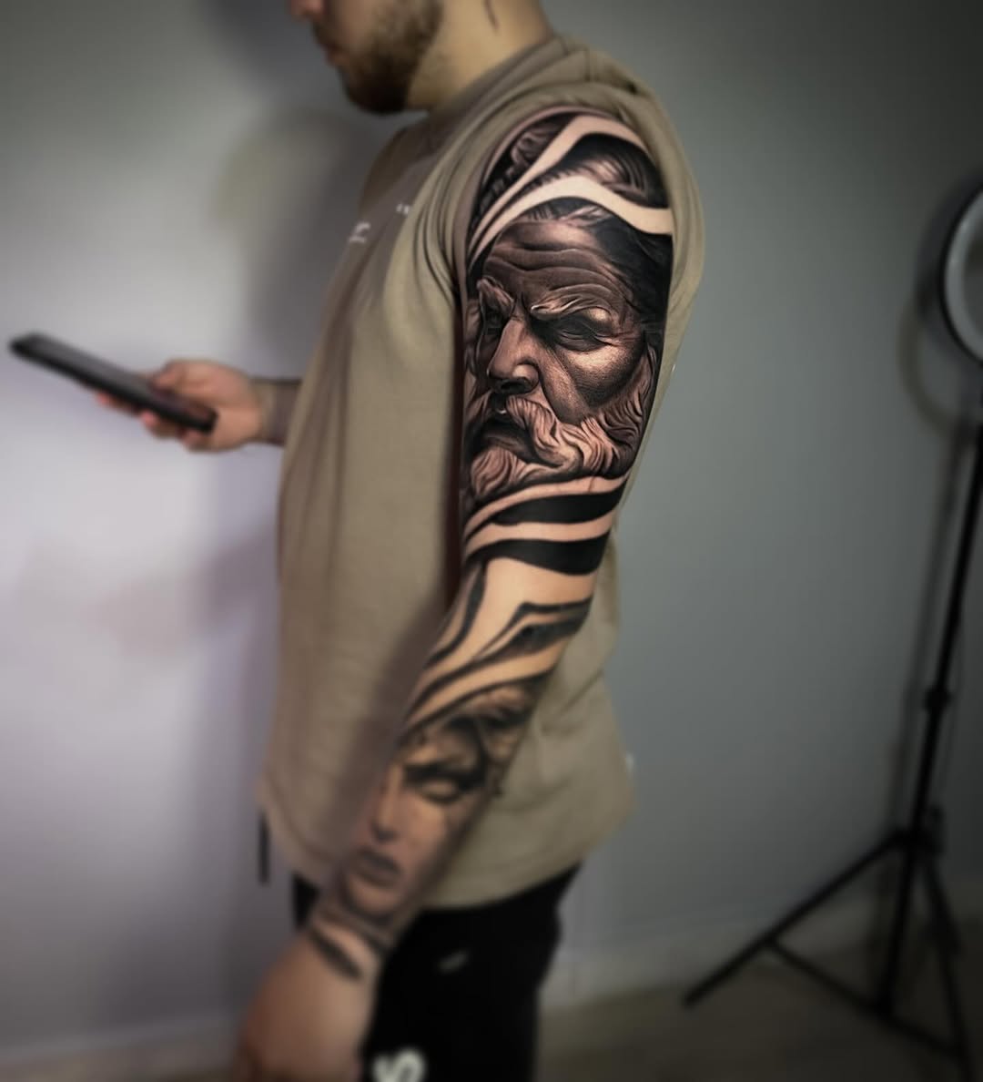 Realismo black and grey