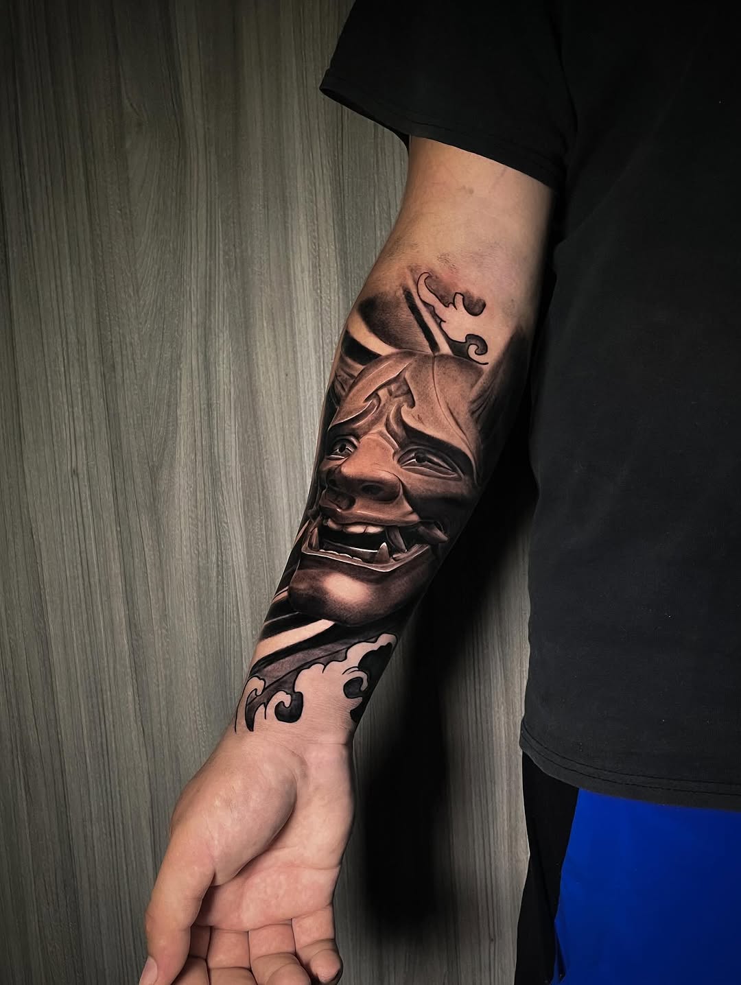 Hannya en antebrazo